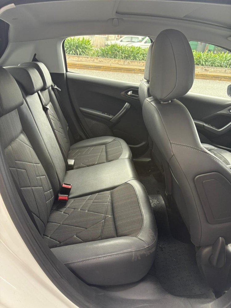 Peugeot 208 Feline Pack Cuir — foto 9